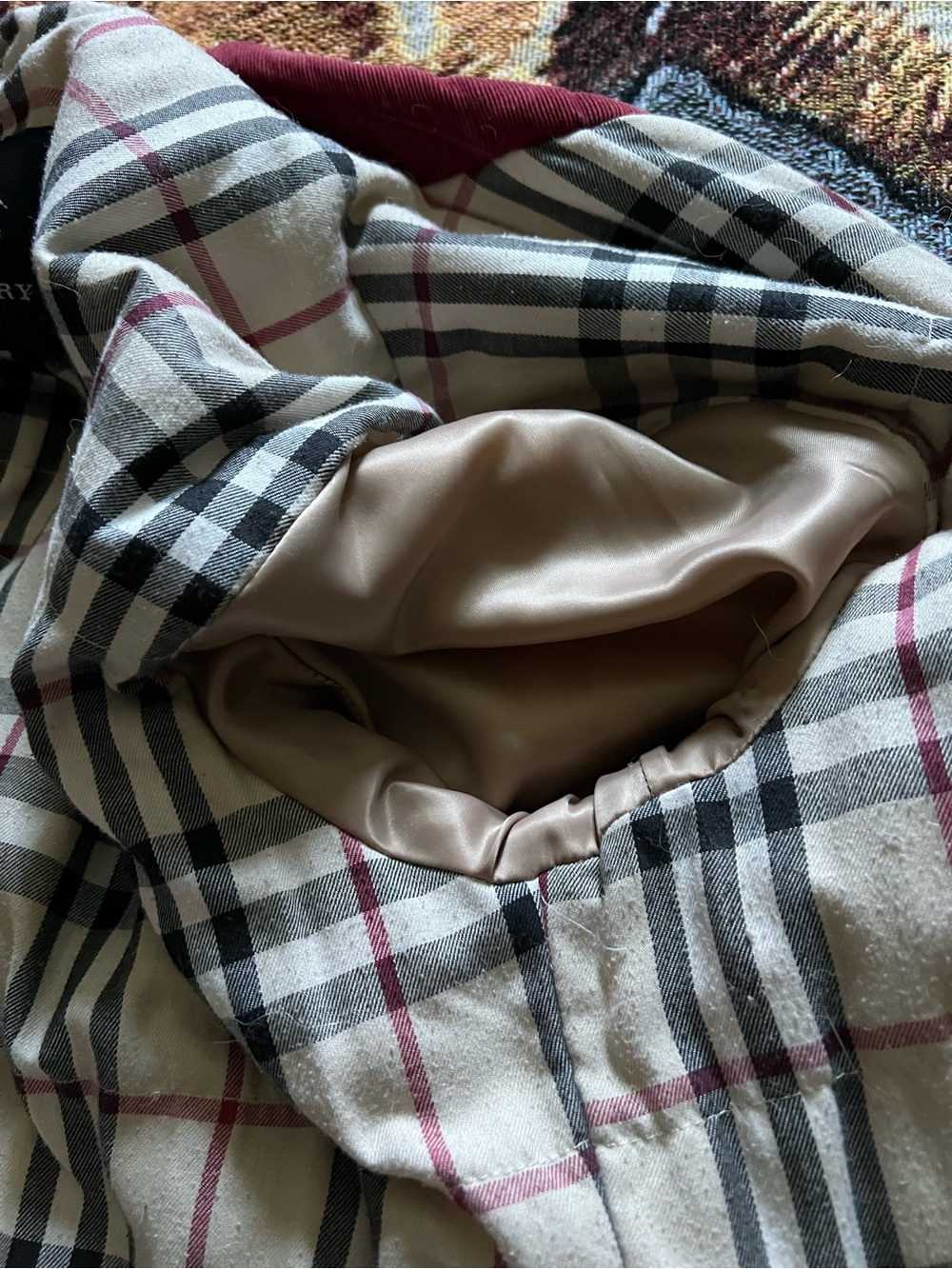 Burberry Vintage Quilted Women's Coat in Burgundy - Picture 14 of 14